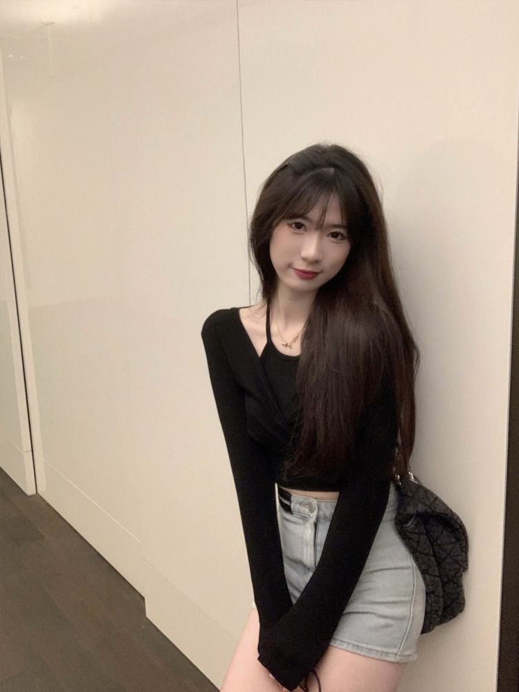 純欲風設計感假兩件掛脖T恤女秋季短款修身顯瘦長袖打底衫上衣ins