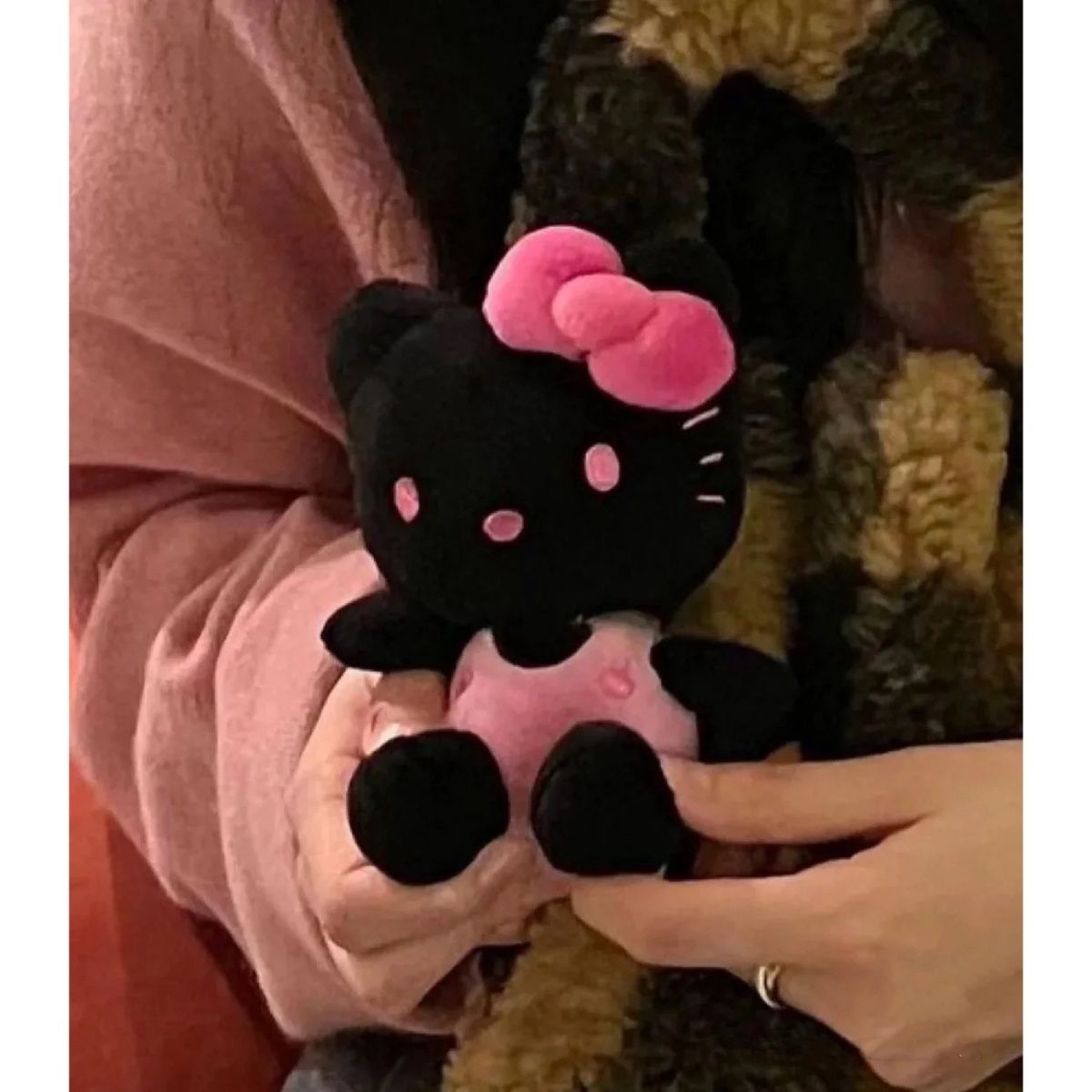 黑粉hellokitty公仔黑皮掛件hallo女生禮物包包書包掛飾系列禮物