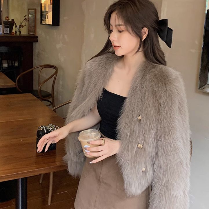 2023 new autumn and winter fur coat for women imitation fox fur V-neck small fragrance style sweet warm fur top