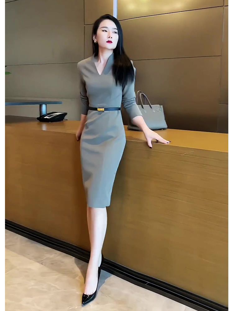 秋季2023新款幹練氣質女裝法式高級感高端精緻正式場合灰色連衣裙