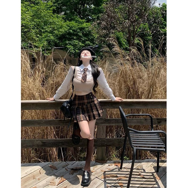 甜辣學院風套裝女2023秋季新款韓系襯衫針織背心格子百褶裙三件套