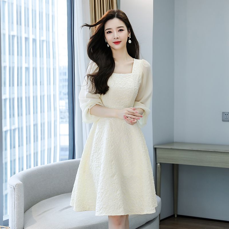 新款大碼氣質皺感百搭連衣裙提花女2023早秋法式方領收腰顯瘦裙子