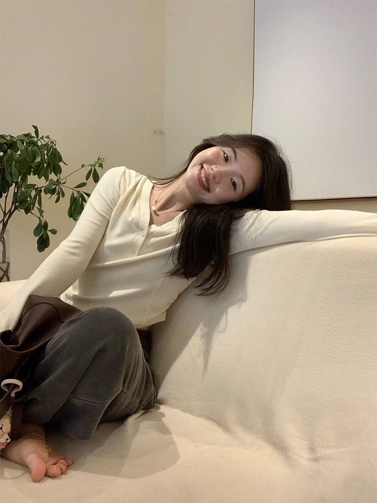 純欲風紐扣設計感百搭修身v領褶皺打底衫長袖T恤內搭上衣女ins潮
