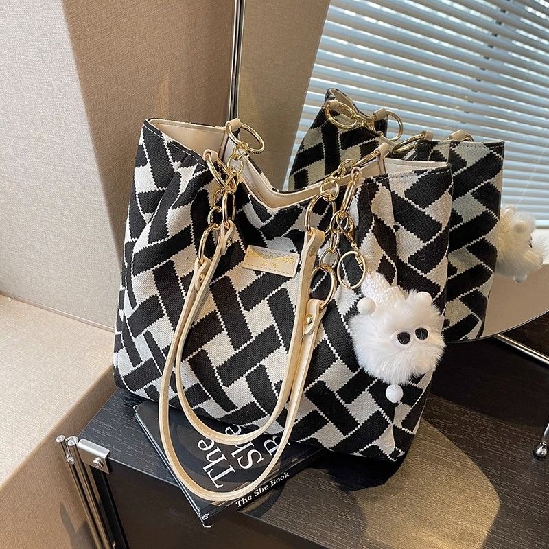 Commuting Large Capacity Bag 2023 New Women's Bag Casual, Western Style, Versatile Shoulder Bag, Popular Class Tote Bag