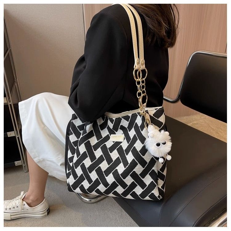 Commuting Large Capacity Bag  New Women's Bag Casual, Western Style, Versatile Shoulder Bag, Popular Class Tote Bag