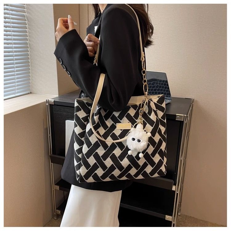 Commuting Large Capacity Bag  New Women's Bag Casual, Western Style, Versatile Shoulder Bag, Popular Class Tote Bag