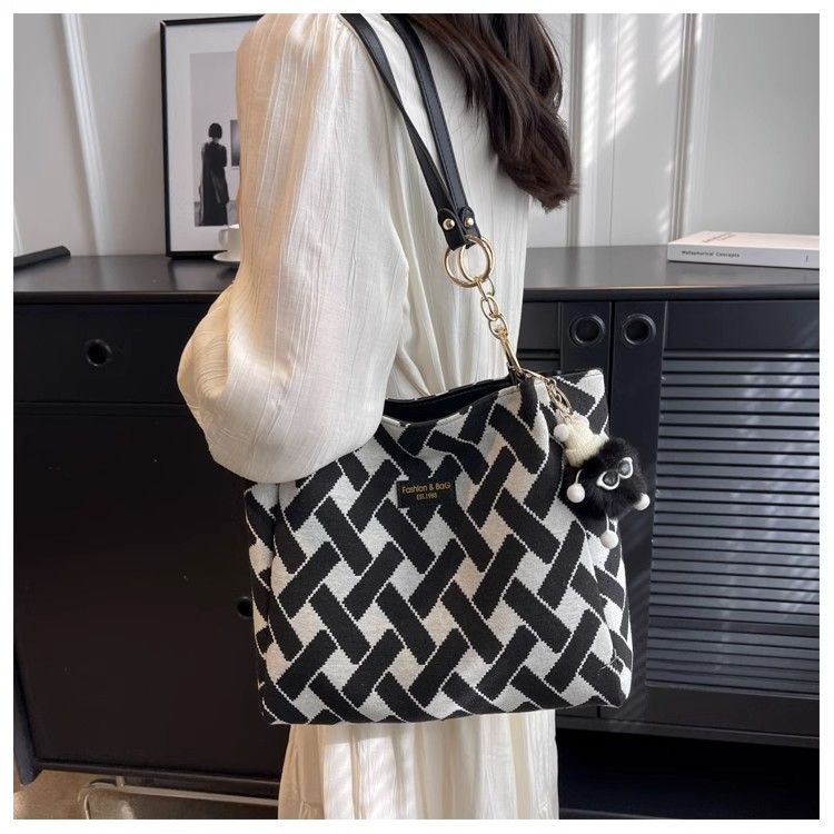 Commuting Large Capacity Bag  New Women's Bag Casual, Western Style, Versatile Shoulder Bag, Popular Class Tote Bag