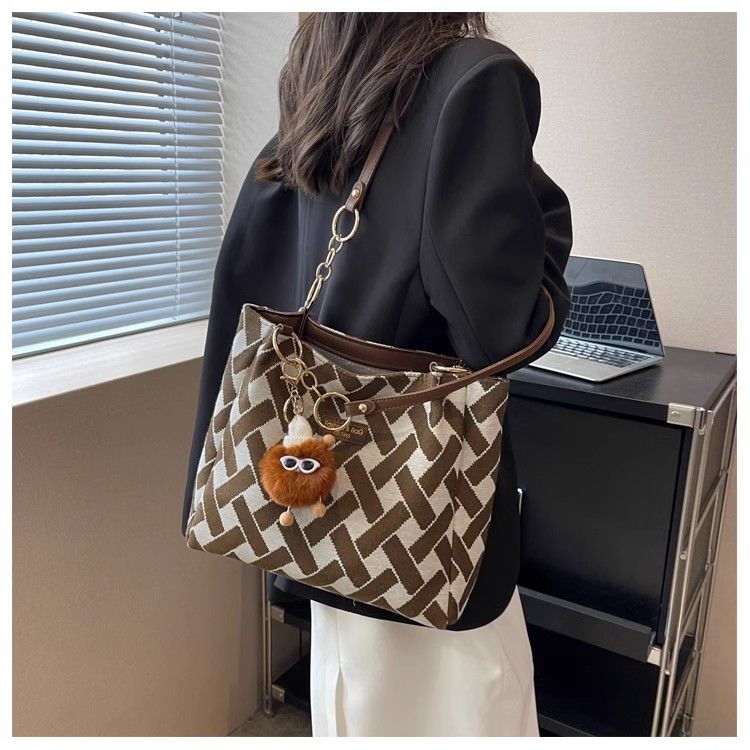 Commuting Large Capacity Bag  New Women's Bag Casual, Western Style, Versatile Shoulder Bag, Popular Class Tote Bag