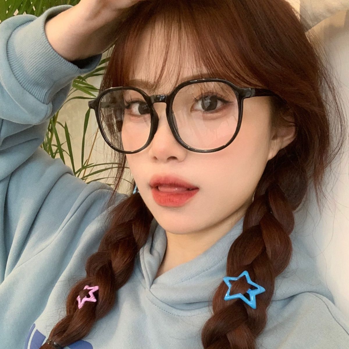 Ultra-light large-frame glasses for short-sighted women can be equipped with prescription black-framed makeup artifacts for big faces to slim down square and round faces.