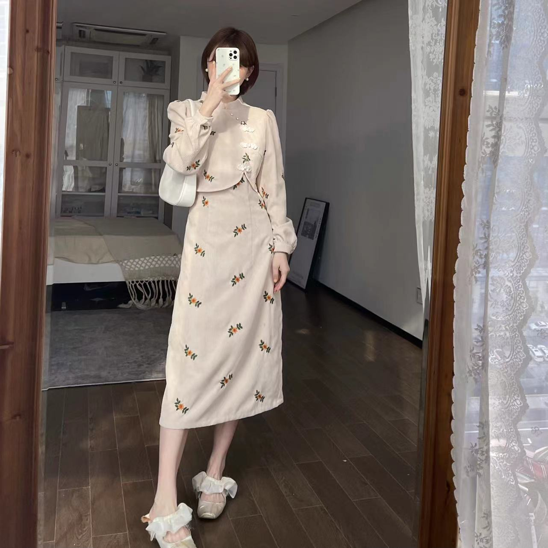 雲蔽露新中式國風假兩件連衣裙女春秋新款碎花燈芯絨刺繡改良旗袍