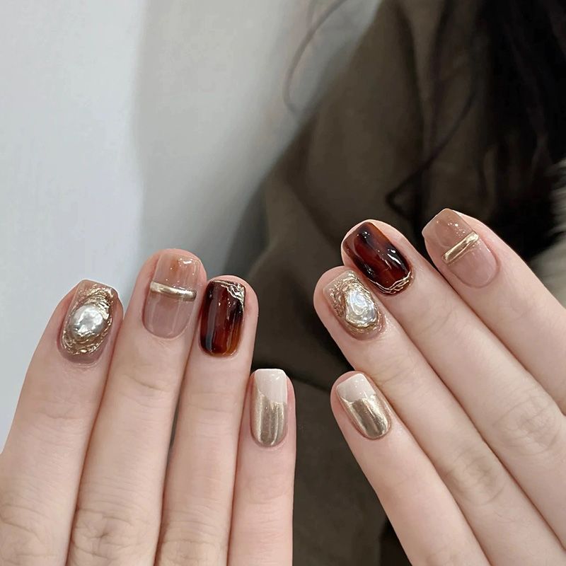 Purely handmade custom wearable short style high-end autumn and winter amber smudged manicure for whitening removable fake nail stickers