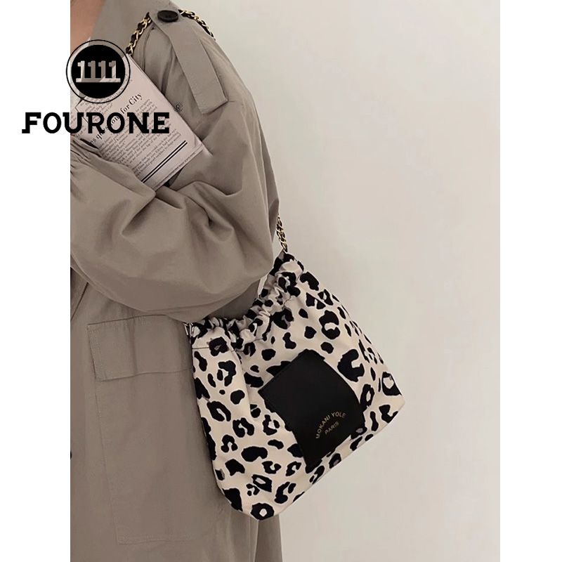 High-end large-capacity bag for women 2023 new autumn and winter fashionable one-shoulder versatile commuting tote bag