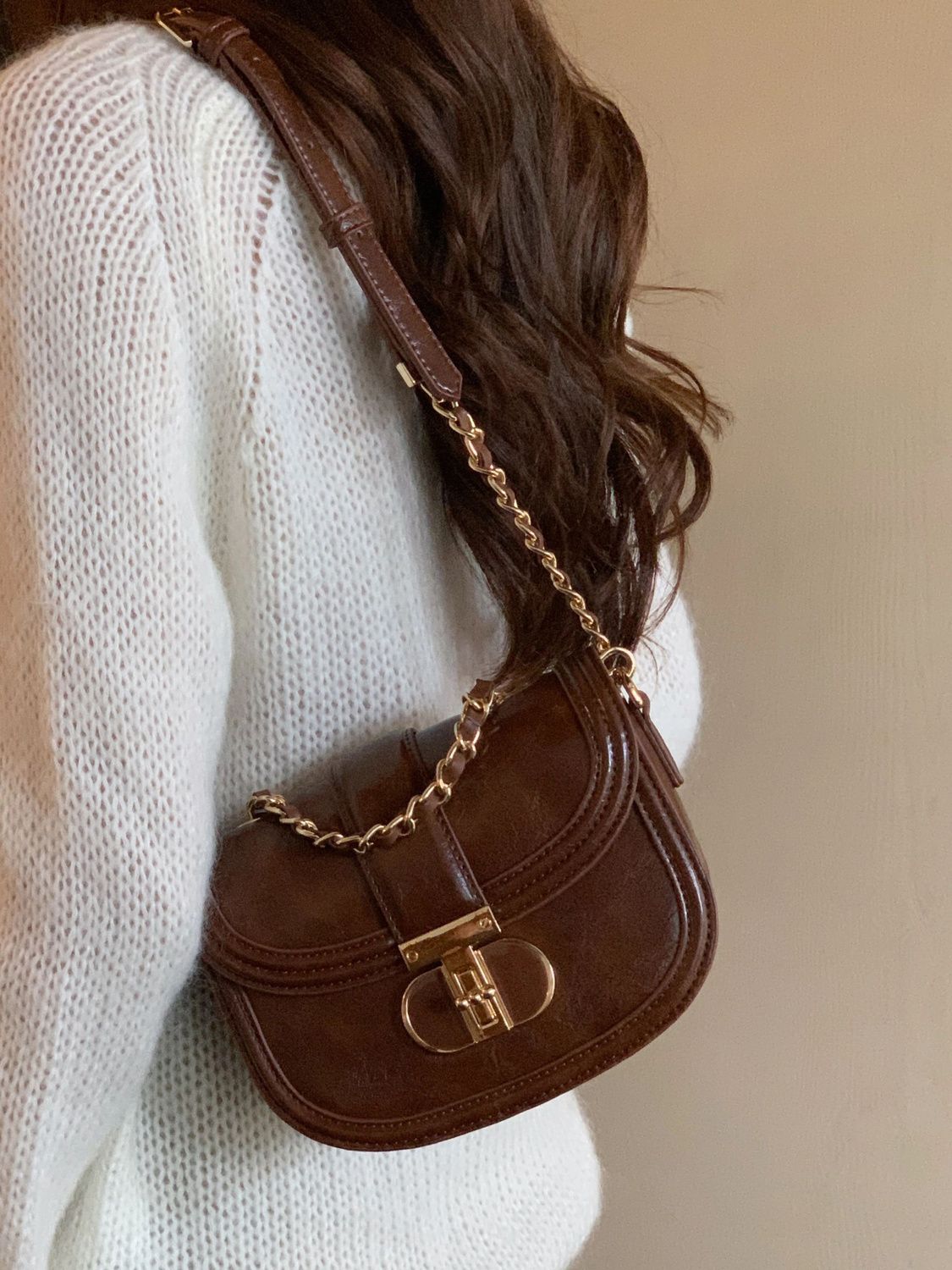 Fashion Dick Lounge Saddle Bag Crossbody Bag 2024 New Commuting Bag Women's Chain Shoulder Bag