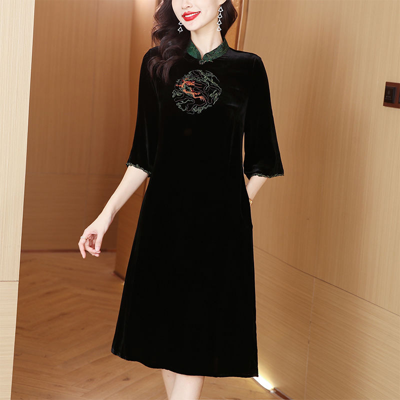 高檔刺繡花金絲絨連衣裙女2023秋季高端新款中袖寬鬆時尚媽媽禮服