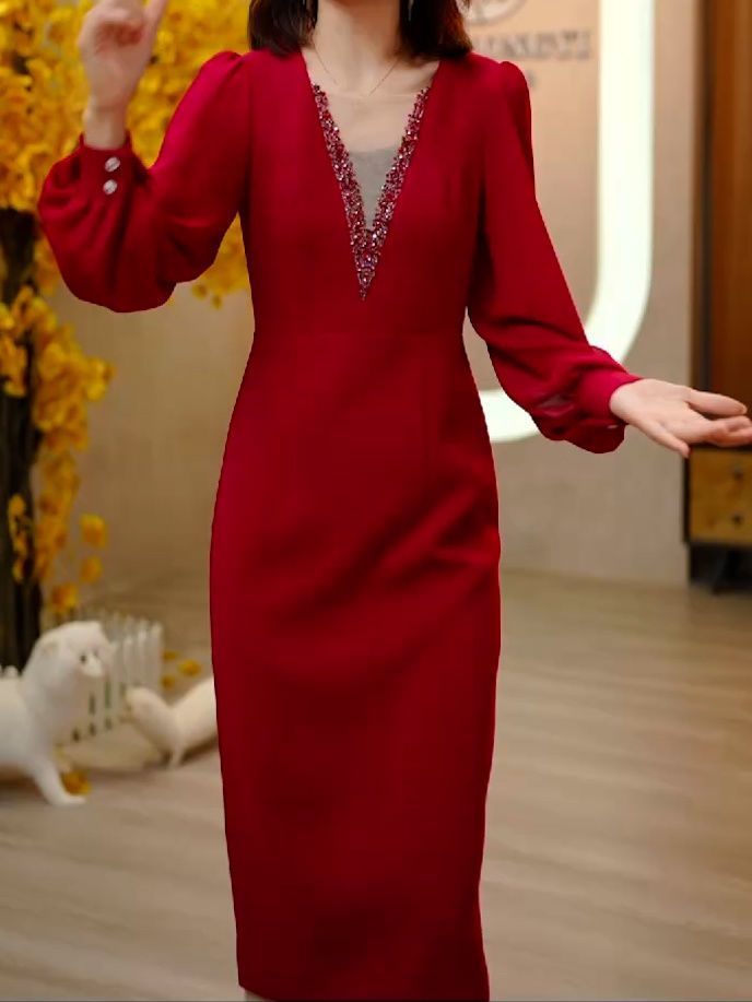 法式高端精緻高級感氣質女神范釘珠收腰包臀裙連衣裙2023秋季新款
