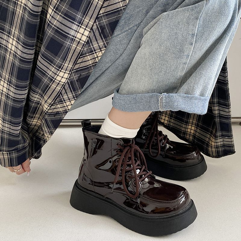 Autumn and winter new patent leather Martin boots, simple lace-up design, retro basic side zipper six-hole versatile short boots