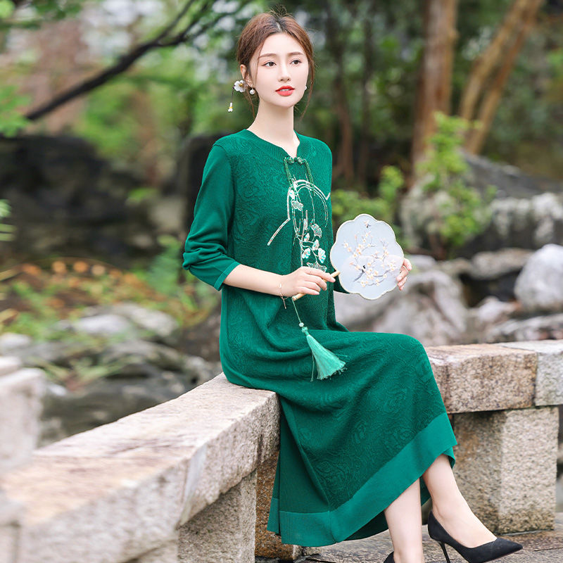 中年媽媽秋裝寬鬆洋氣連衣裙2023新款中老年女裝盤扣大碼長款裙子