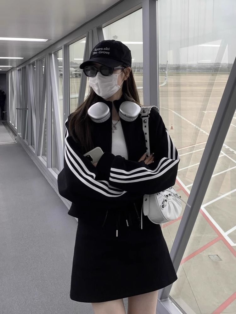 運動休閒三條槓黑色立領衛衣外套女春秋季寬鬆百搭短款棒球服上衣