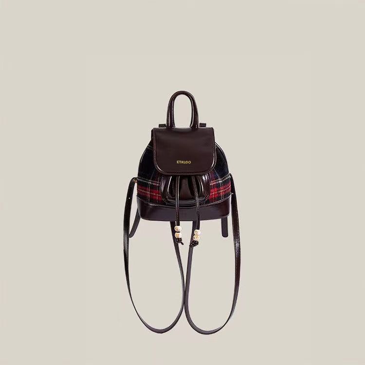 Niche design French high-end texture backpack 2023 new versatile commuter backpack large capacity for women
