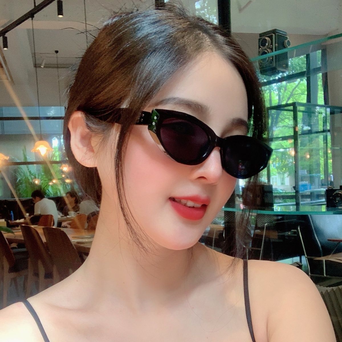 2023 American Retro Hot Girl New Cat Eye Sunglasses Small Narrow Frame Y2k Irregular Sunglasses Female Internet Celebrity Street Photography