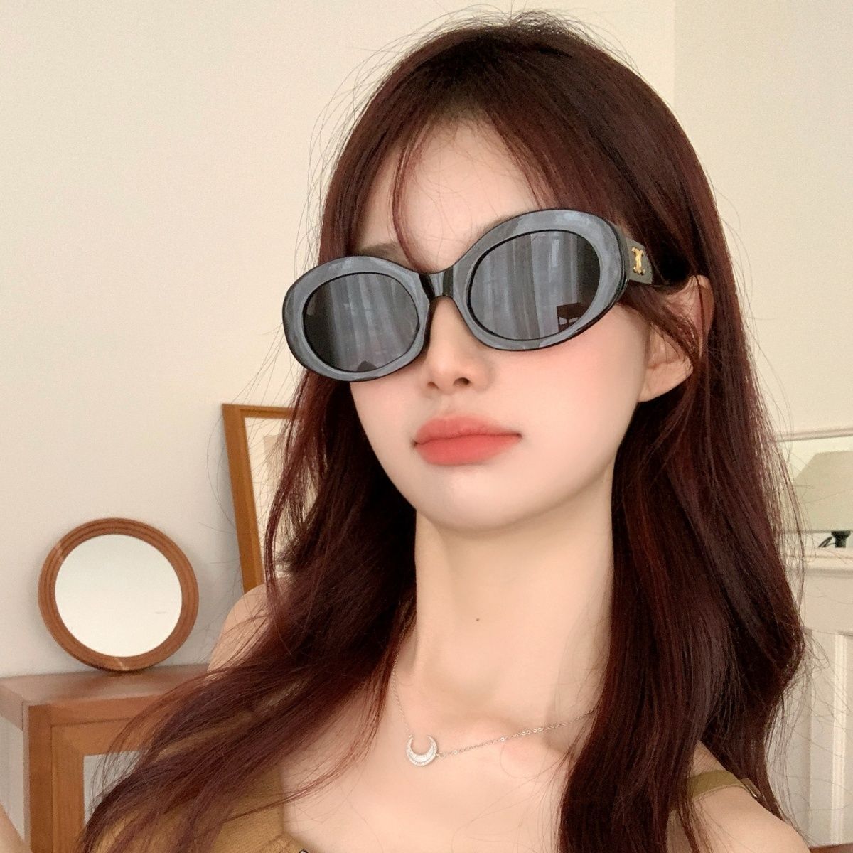 Xiaohongshu ins street photo oval neutral retro fashionable large frame sunglasses sunglasses small hot selling model