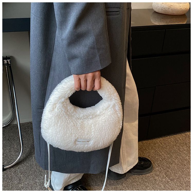 Borsa di peluche semplice, alla moda, di alta qualità, di nicchia, piccola e quadrata, nuova tendenza femminile autunno e inverno 2023, squisita_voghion.com