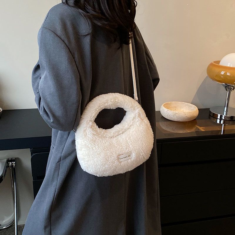 High-End, Nische, kleine, quadratische, modische, einfache Plüschtasche, neuer Herbst- und Wintertrend 2023 für Damen, exquisit_voghion.com