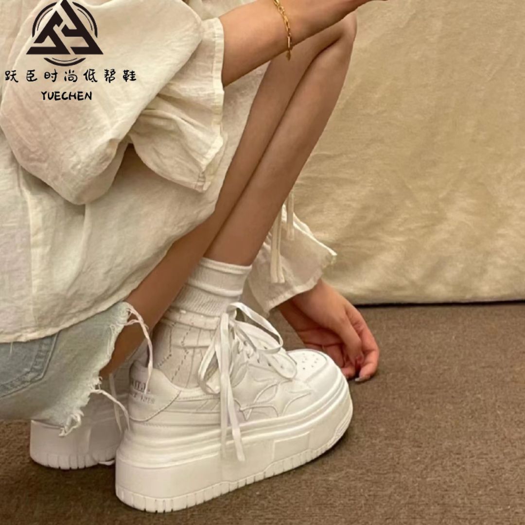 躍臣增高厚底高顏值小白鞋女2023秋季新款星星圓頭透氣休閒板鞋女