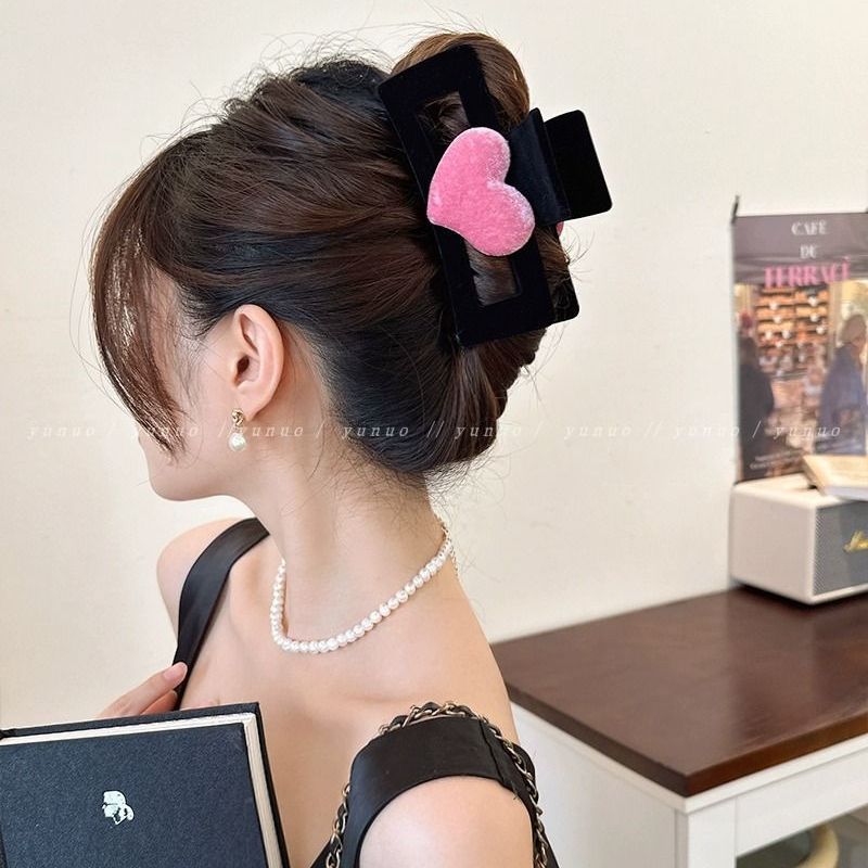 Black velvet love grab clip square high-end shark clip elegant autumn and winter hair clip for women  new style back of the head