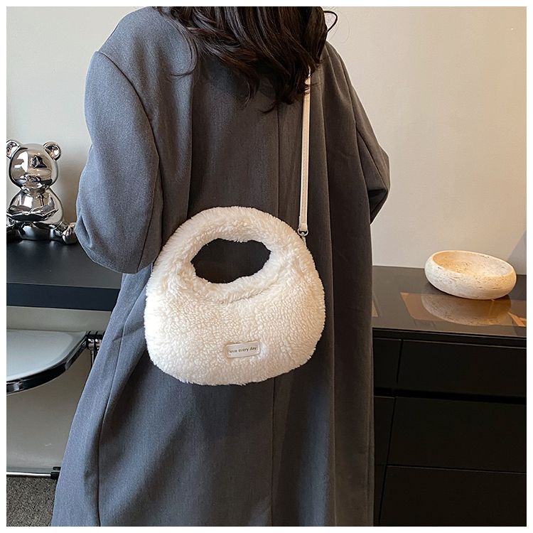 Borsa di peluche semplice, alla moda, di alta qualità, di nicchia, piccola e quadrata, nuova tendenza femminile autunno e inverno 2023, squisita_voghion.com