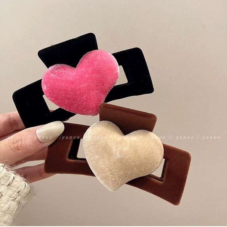 Black velvet love grab clip square high-end shark clip elegant autumn and winter hair clip for women  new style back of the head