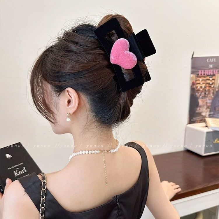 Black velvet love grab clip square high-end shark clip elegant autumn and winter hair clip for women  new style back of the head