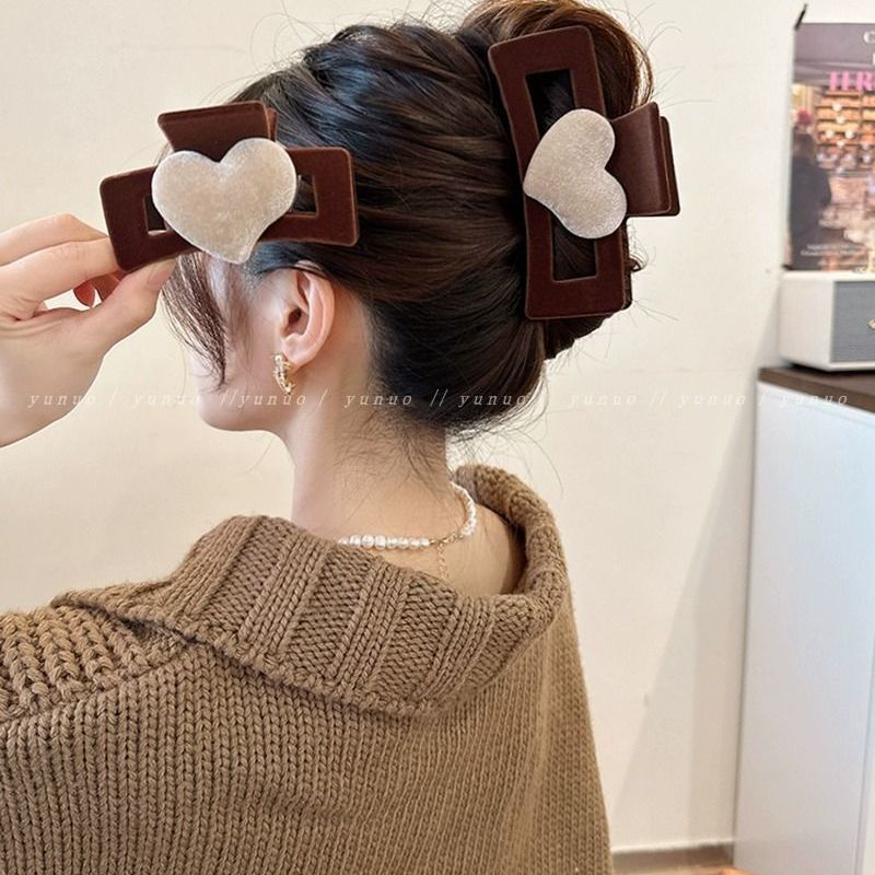 Black velvet love grab clip square high-end shark clip elegant autumn and winter hair clip for women  new style back of the head