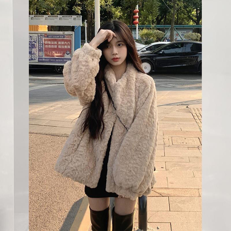2023 new autumn and winter lamb wool coat, high-end plush mid-length imitation rabbit fur loose small fragrance fur top