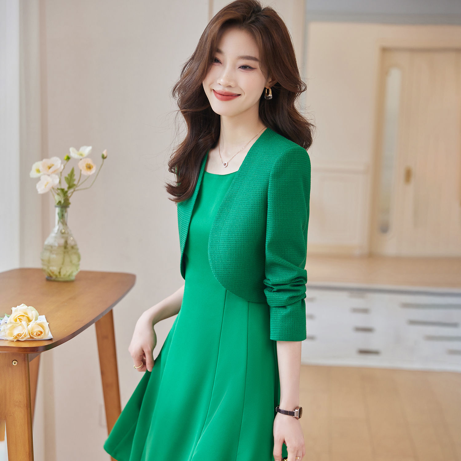 绿色名媛小香风时尚设计短款外套套裙女2023春秋新款高气质短上衣