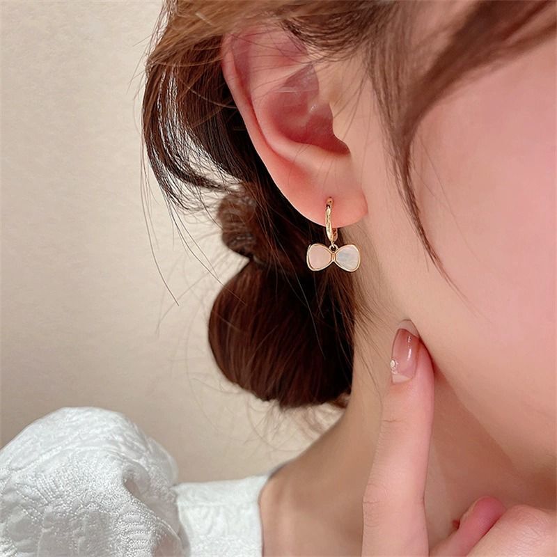 2023爆款耳環氣質網紅高級感母貝蝴蝶結耳環女夏小巧精緻時尚洋氣