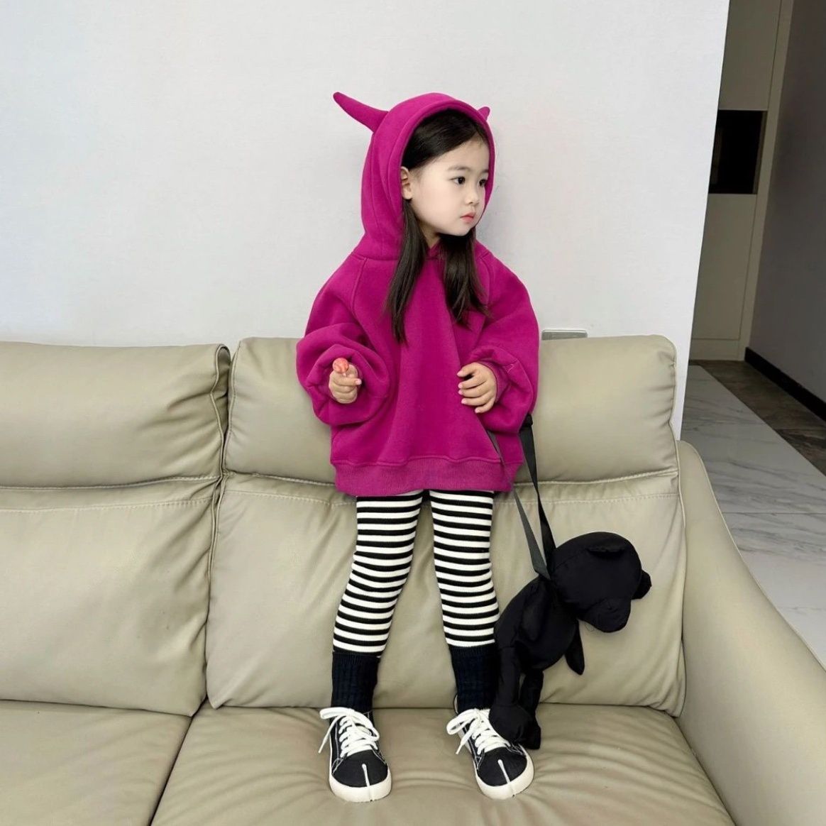 女童秋冬裝套裝2023新款女寶寶洋氣衛衣小女孩加絨條紋打底褲套裝