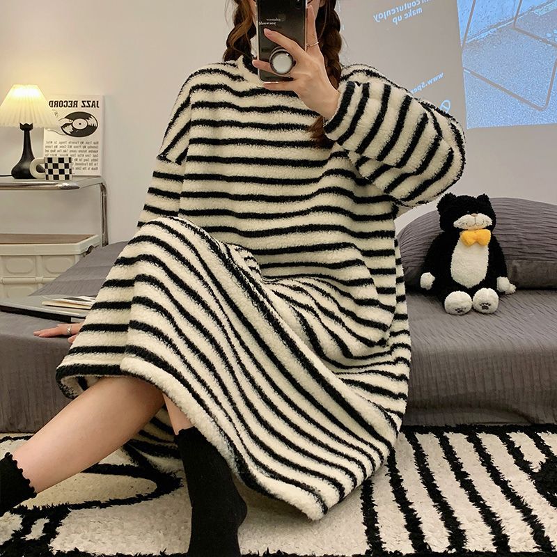 日系條紋睡衣女秋冬季加絨加厚蓄溫珊瑚絨睡裙女士中長款可外穿