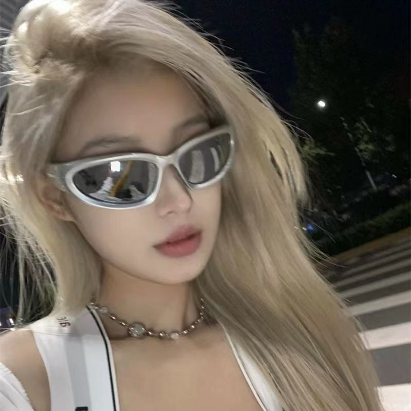 Millennial future technology sense punk sunglasses for men and women high-end Internet celebrity street photography ins style European and American retro sunglasses