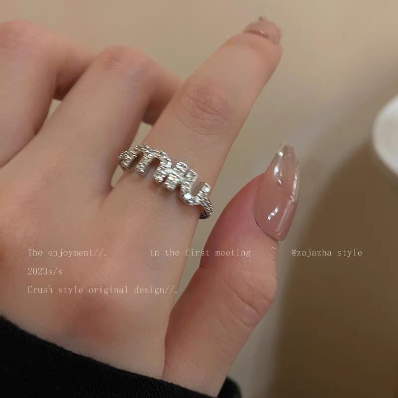 925银miu字母锆石超闪戒指女潮轻奢小众设计高级感食指戒精致指环