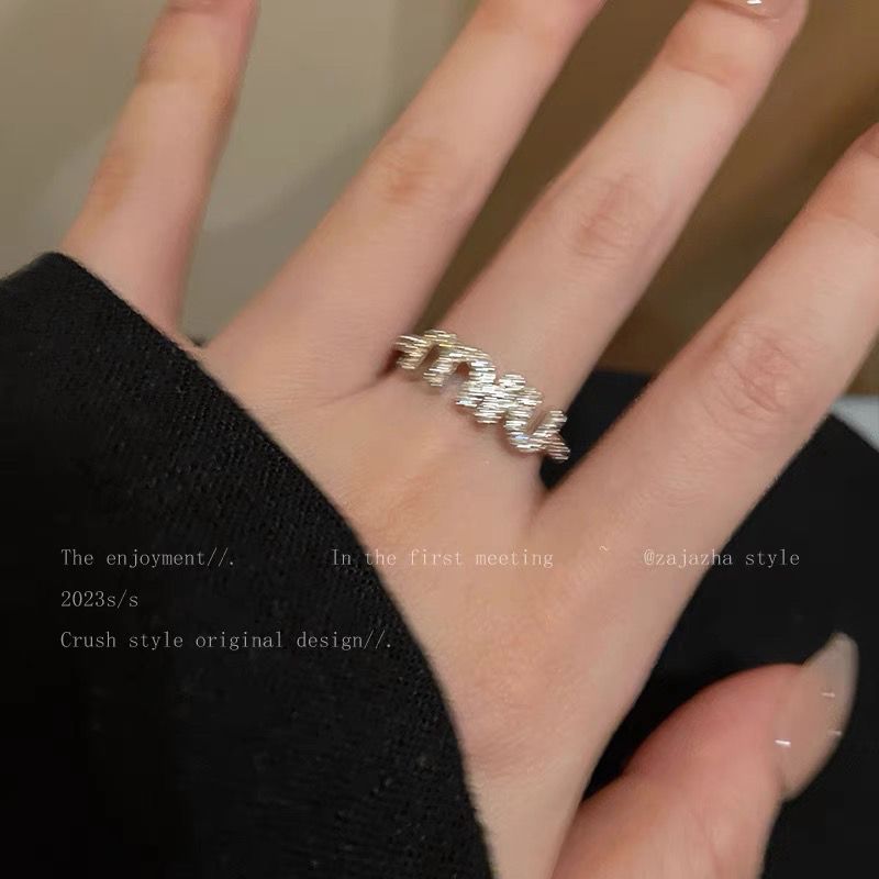 925银miu字母锆石超闪戒指女潮轻奢小众设计高级感食指戒精致指环