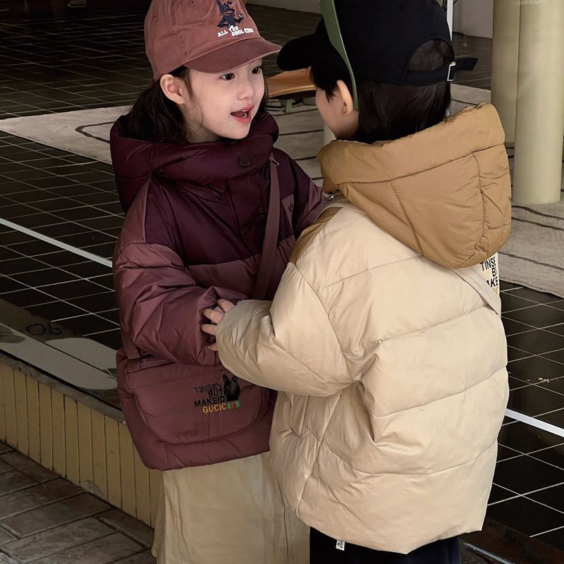 男女童拼色爆款加厚小童羽绒服带包包洋气运动冬季白鸭绒外套