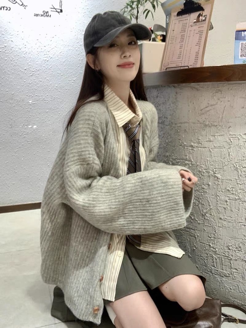 Japanese lazy gray V-neck sweater jacket for women in autumn and winter loose outer wear retro high-end soft waxy knitted cardigan