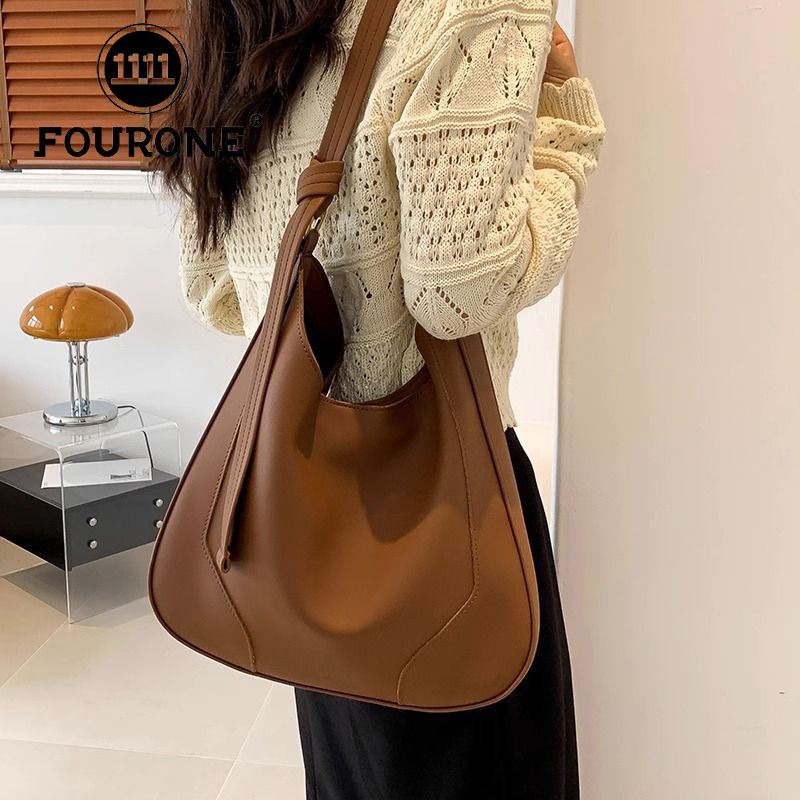 This year's popular bags for women are large-capacity, new, versatile single-shoulder crossbody bags, retro textured bucket bags