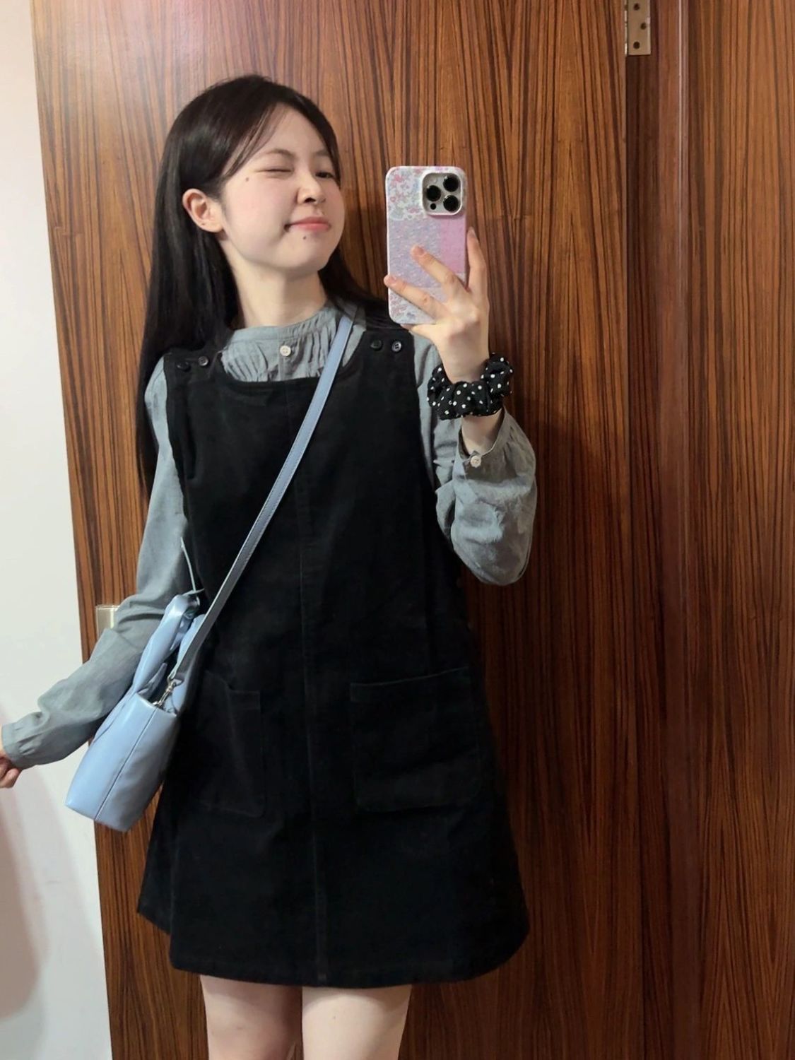 Designed sleeveless vest dress, slimming A-line skirt, layered long-sleeved round neck shirt, ins style spring and autumn women's suit