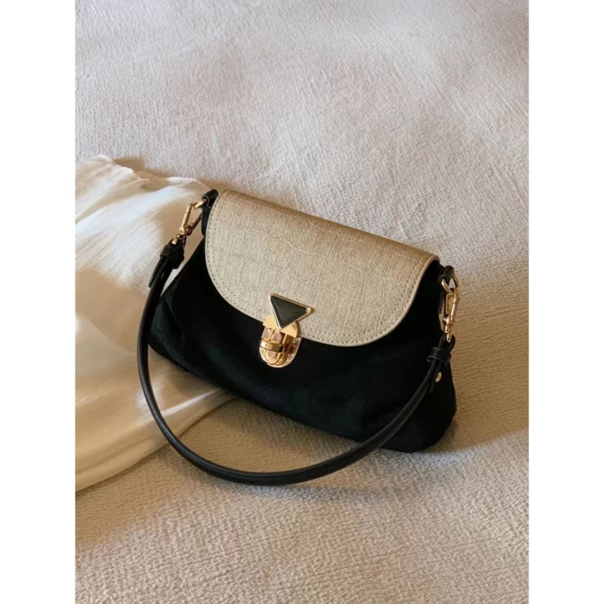 French Wandering Saddle Bag Women's 2024 New Suede Niche Light Luxury Single Shoulder Crossbody Bag Korean Underarm Bag
