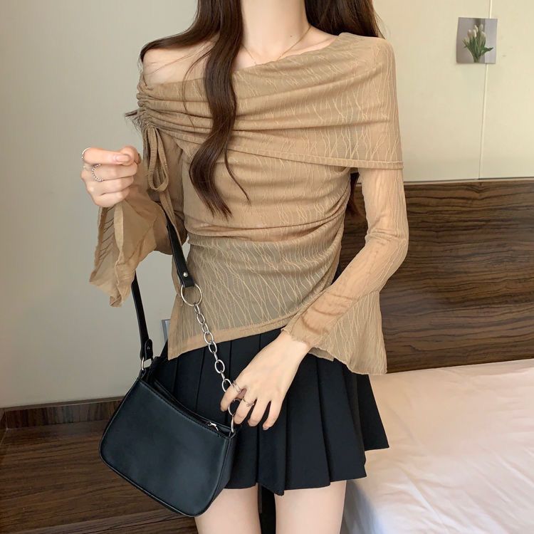 法式一字肩露鎖骨t恤女秋裝高級感不規則修身小眾長袖打底衫上衣