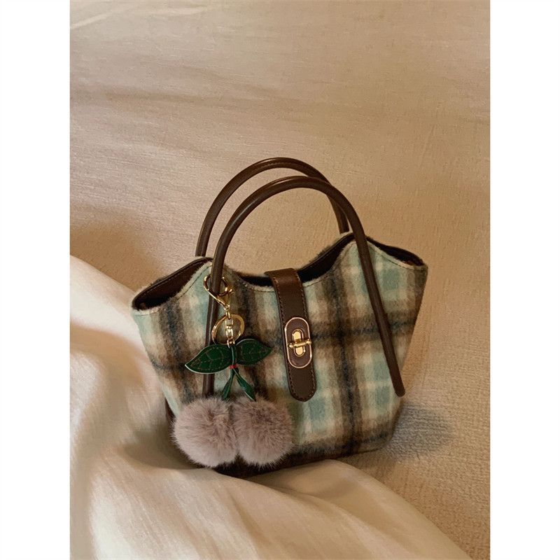 Forest style high-looking cherry tote bag 2024 new autumn and winter plaid commuter handbag college single shoulder crossbody bag