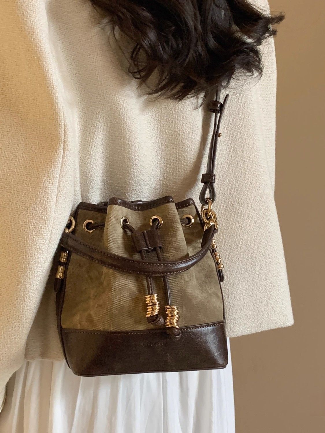 Oil Painted Revival Bucket Bag Women's 2024 New Autumn and Winter Drawstring Handbag Single...