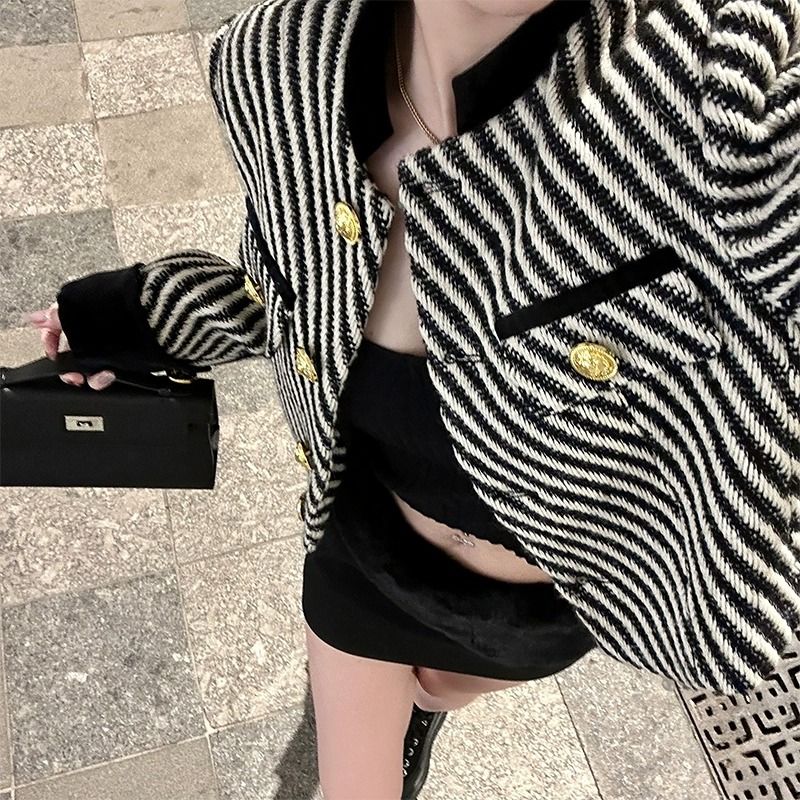 Black and white striped suit jacket for women 2023 new autumn style short style small fragrant style fashionable white suit top